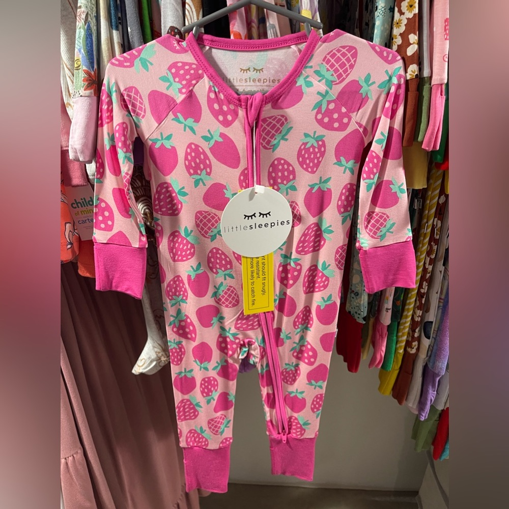 Strawberry little Sleepies 3/6 NWT